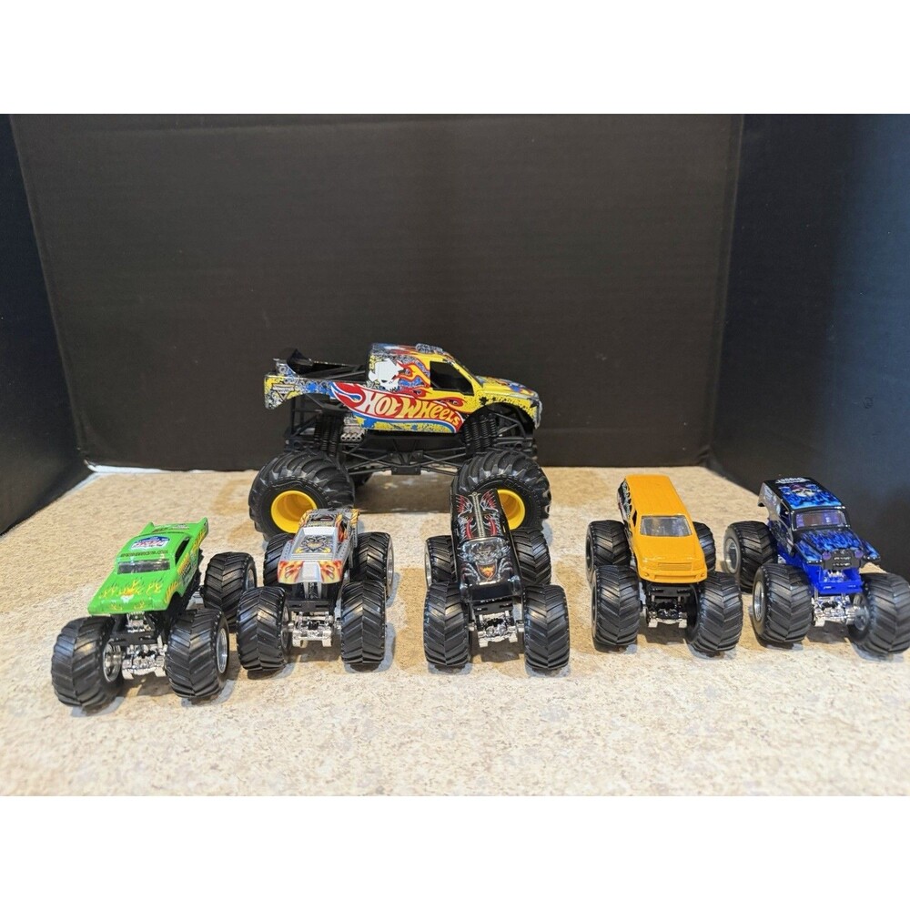 Hot Wheels Monster Jam Lot 1:24 Team Hot Wheels + 5 1:64 Avenger Digger Dragon